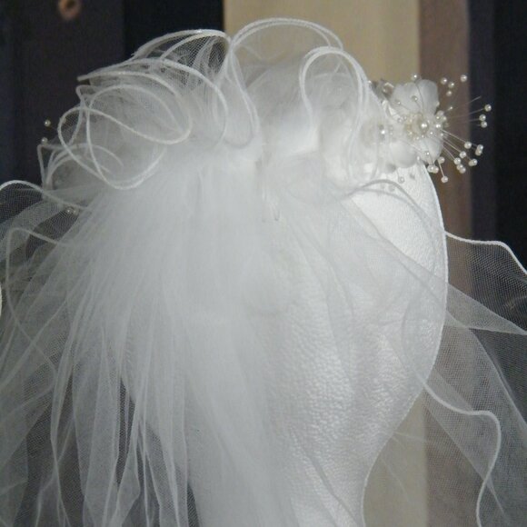 Diadème pour première communion avec voile et petite fleurs pour fillette. - Picture 6 of 7